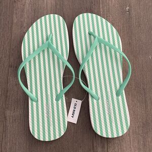 ❤️NWT Old Navy green and white stripes summer flip flops size 8